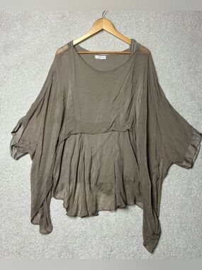 Cobblestone Made in Italy Flowy Taupe Women's Dolman Sleeve Top